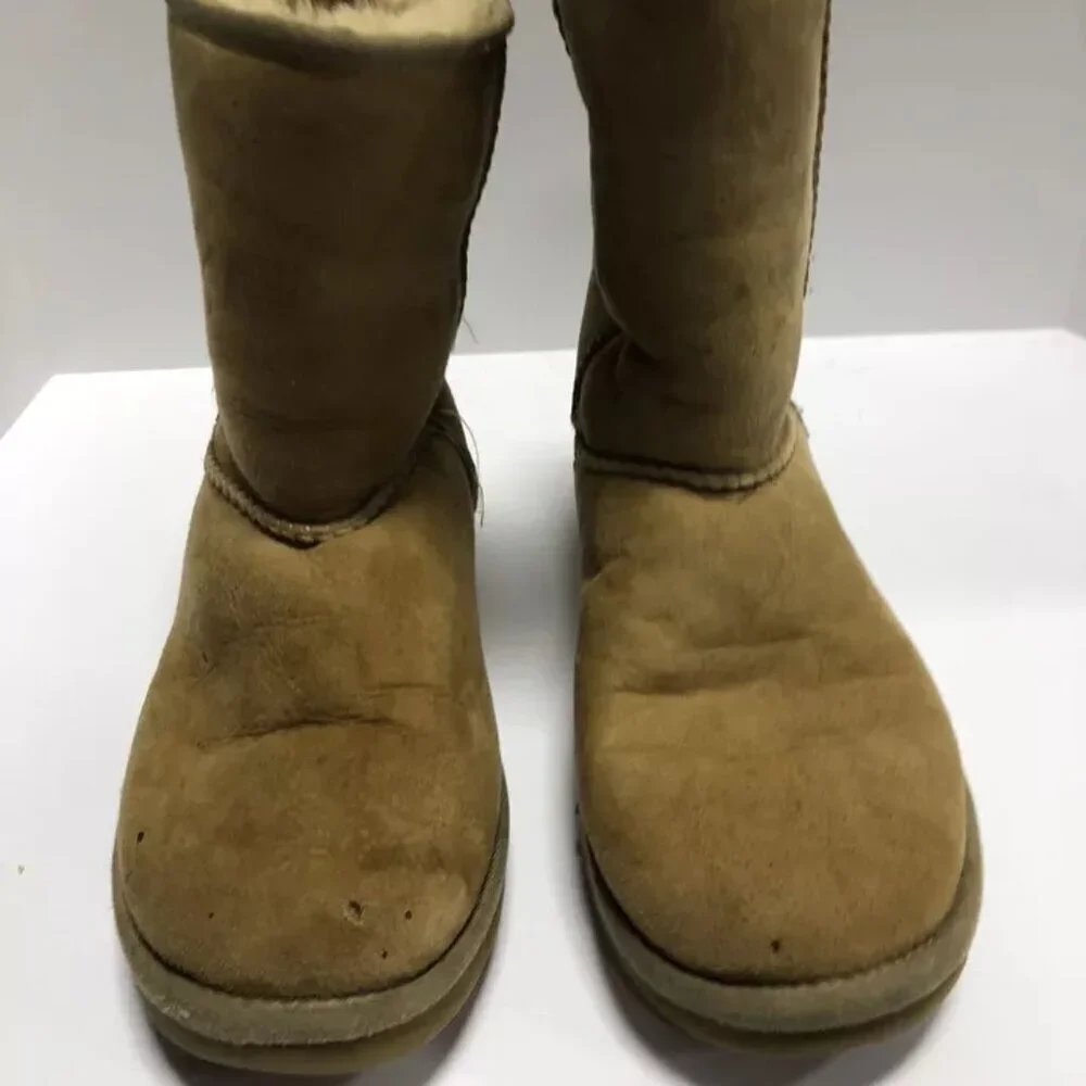 UGG Women's Classic Short II Boot Sand Size 8 M